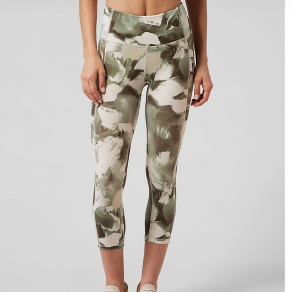 Athleta Ultimate Stash 11 Capri